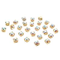 ЗЦ001ДС44 Хрустальные стразы в цапах круглые (золото) белый (с покрытием) 4х4мм, 29-30 шт/упак Astra&Craft