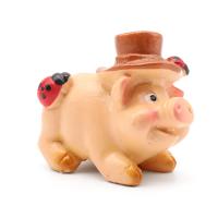 AS15-02, Миниатюра. Свинка в св.коричневой шляпе 3,3*2,6*2см