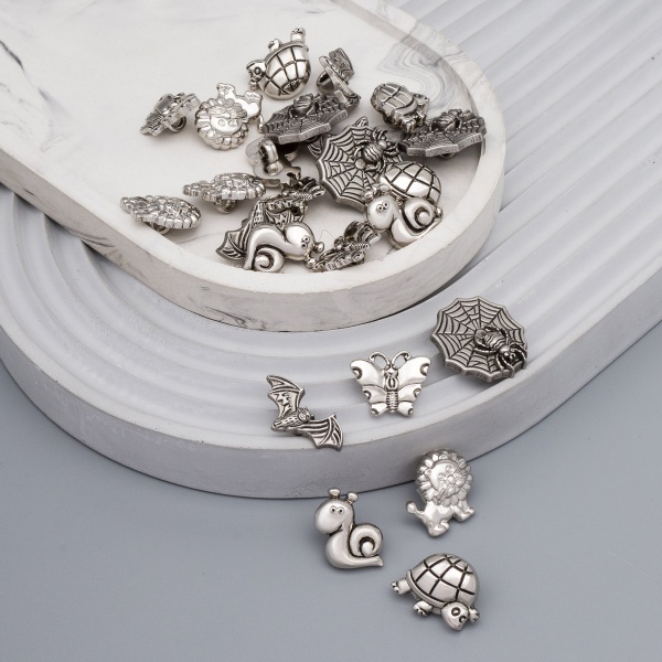 Набор декоративных пуговиц 'Зверята', серебро, 24 шт