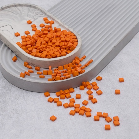 (7739891/7739300) 7429 Бусины пластиковые, с два отверстия, пл. квадрат, 6*6*3мм, 500гр Astra&Craft (4 оранжевый)