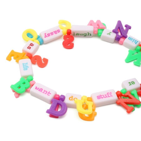 66888 Набор бусин разноцветных с английскими буквами и словами, 40г Astra&Craft