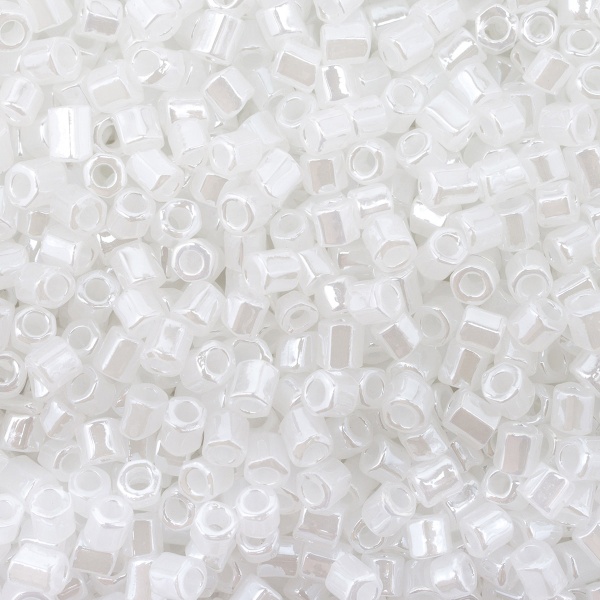 Рубка Astra&Craft, 11/0, 500 г (141-О белый/жемчужный гладкий)