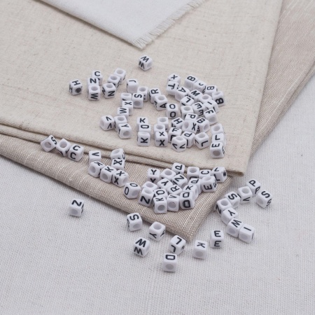 Бусины пластиковые, Англ. алфавит, белые, куб, 6*6мм, 150шт/упак, Astra&Craft