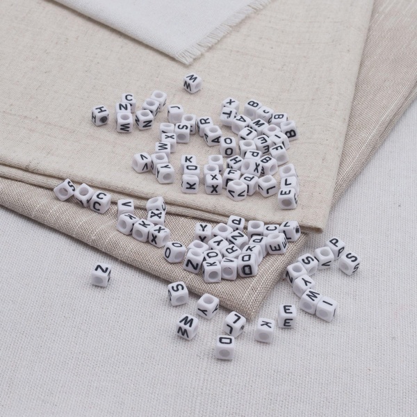 Бусины пластиковые, Англ. алфавит, белые, куб, 6*6мм, 150шт/упак, Astra&Craft