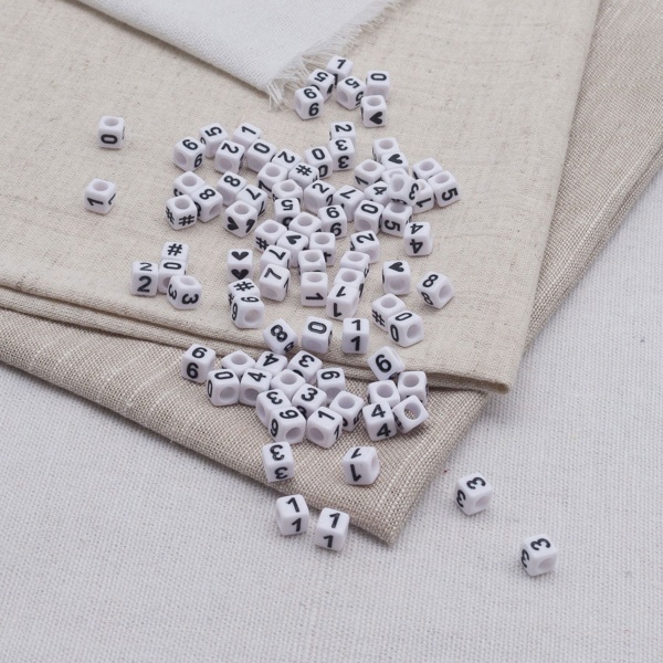 Бусины пластиковые, с цифрами, белые, куб, 6*6мм, 150(+/-5) шт/упак, Astra&Craft
